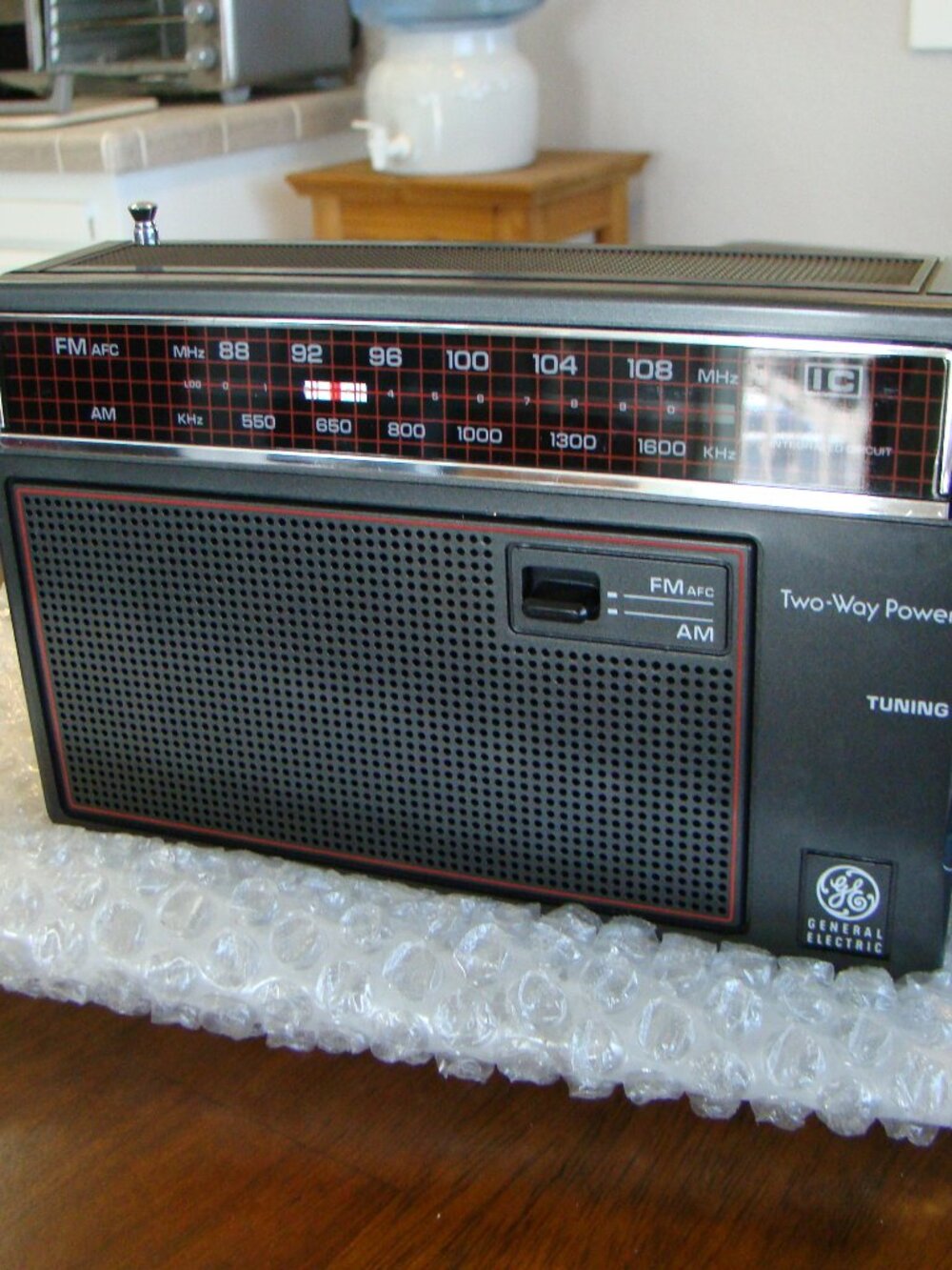 GE Portable Radio Vintage New